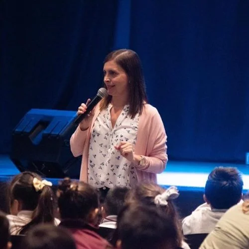 PAULA PRADAS